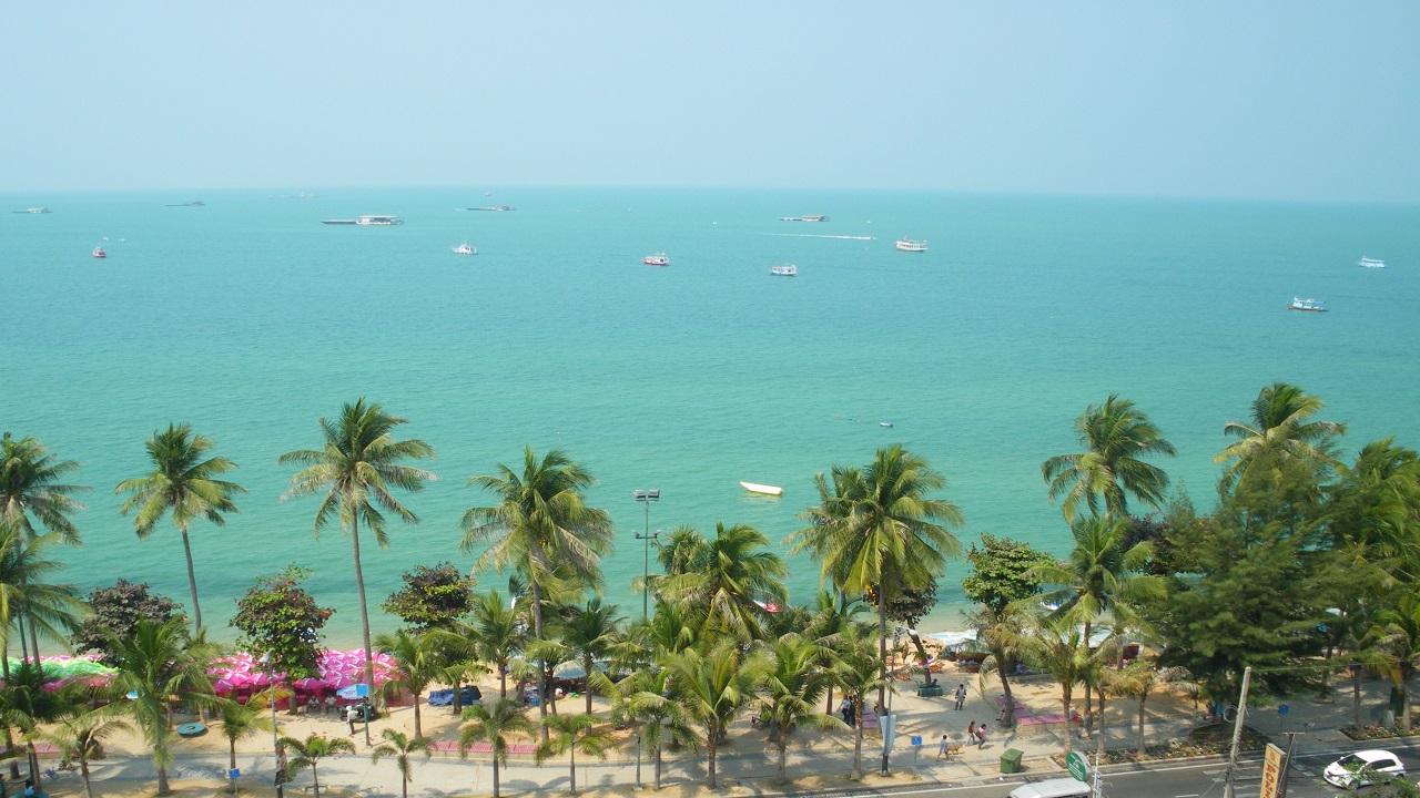 タイ王国パタヤービーチの海岸線